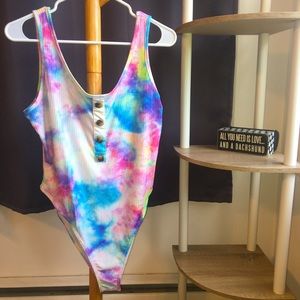 🟢BOGO FREE🟢 Adorable tie-dye bodysuit
